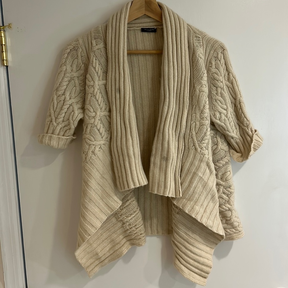 Magaschoni 100% Cashmere cream cardigan in pretty knit pattern Beautiful M
